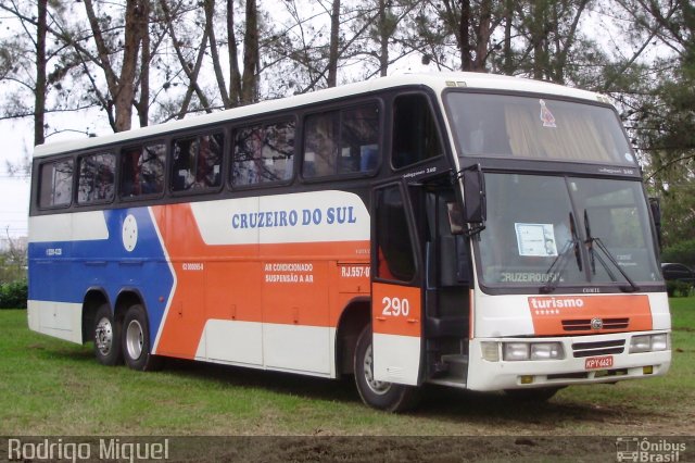 Cruzeiro do Sul Turismo 290 na cidade de Rio de Janeiro, Rio de Janeiro, Brasil, por Rodrigo Miguel. Número da foto: #607070.