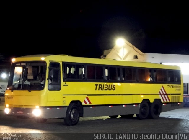 Viação Itapemirim 24025 na cidade de Teófilo Otoni, Minas Gerais, Brasil, por Sérgio A.  B.  Canuto. Número da foto: #612990.