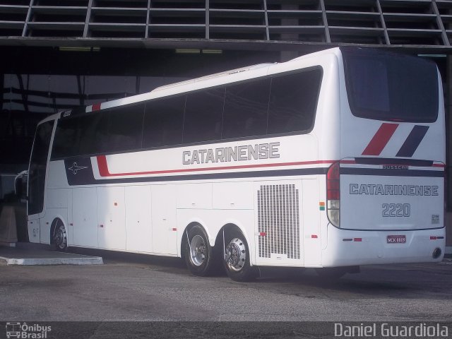 Auto Viação Catarinense 2220 na cidade de Florianópolis, Santa Catarina, Brasil, por Daniel Guardiola. Número da foto: #612258.