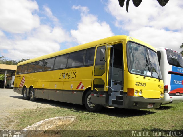 Viação Itapemirim 42043 na cidade de Muriaé, Minas Gerais, Brasil, por Márcio Gonçalves. ID da foto: 612975.