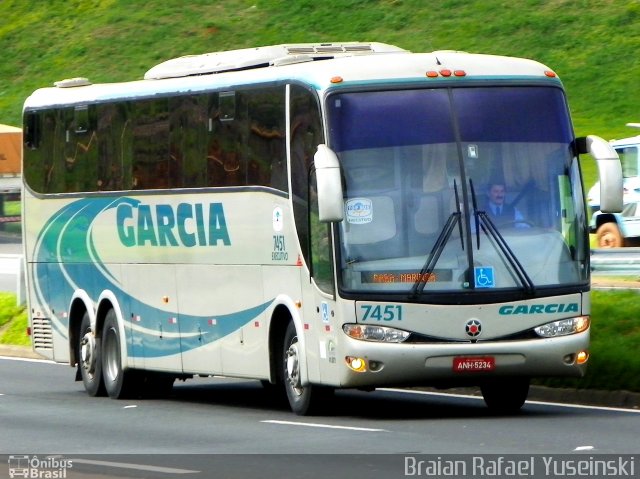 Viação Garcia 7451 na cidade de Ponta Grossa, Paraná, Brasil, por Braian Rafael Yuseinski. ID da foto: 614890.