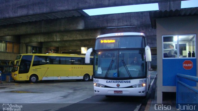 Auto Viação Catarinense 2830 na cidade de Curitiba, Paraná, Brasil, por Celso  Junior. Número da foto: #621582.