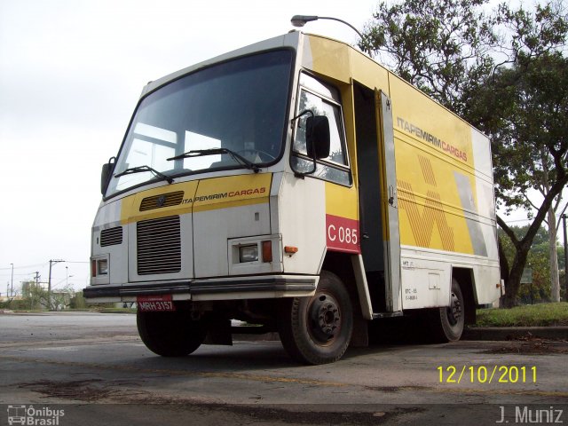 Viação Itapemirim C 085 na cidade de Guarulhos, São Paulo, Brasil, por J.  Muniz. ID da foto: 621690.