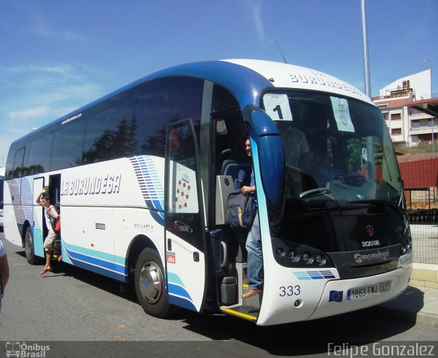 La Burundesa Turismo 333 na cidade de Alba de Tormes, Salamanca, Castilla y León, Espanha, por Felipe Gonzalez. Número da foto: #624754.