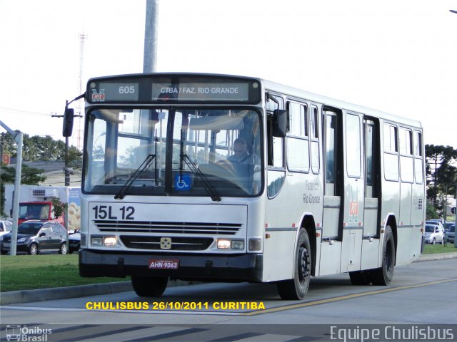 Leblon Transporte de Passageiros 15L12 na cidade de Curitiba, Paraná, Brasil, por Paulo Roberto Chulis. Número da foto: #635384.