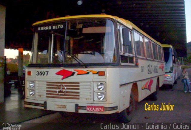 Expresso São José do Tocantins 3697 na cidade de Niquelândia, Goiás, Brasil, por Carlos Júnior. Número da foto: #636541.