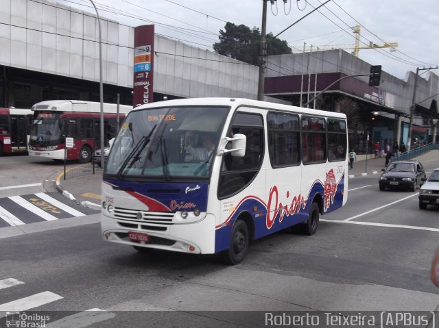 Turismo e Fretamento Orion Transportes 2302 na cidade de São Paulo, São Paulo, Brasil, por Roberto Teixeira. ID da foto: 638434.