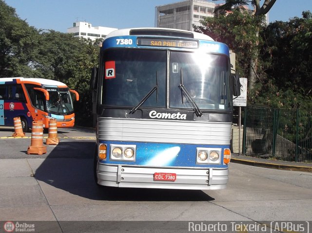 Viação Cometa 7380 na cidade de São Paulo, São Paulo, Brasil, por Roberto Teixeira. ID da foto: 597988.