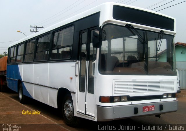 Ônibus Particulares 5906 na cidade de Itarumã, Goiás, Brasil, por Carlos Júnior. ID da foto: 660755.