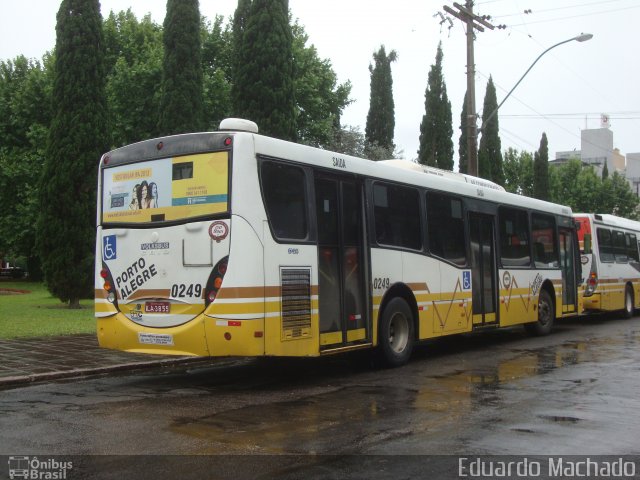Companhia Carris Porto-Alegrense 0249 na cidade de Porto Alegre, Rio Grande do Sul, Brasil, por Eduardo Machado. Número da foto: #661500.