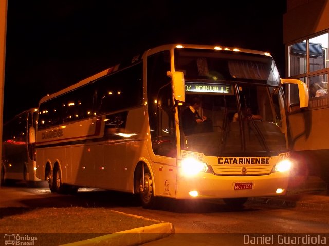 Auto Viação Catarinense 2242 na cidade de Florianópolis, Santa Catarina, Brasil, por Daniel Guardiola. Número da foto: #665808.