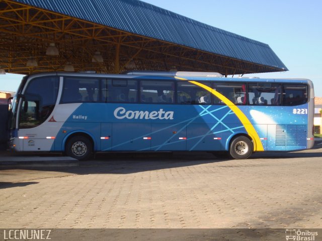 Viação Cometa 8221 na cidade de São Miguel Arcanjo, São Paulo, Brasil, por Luis Nunez. Número da foto: #665937.