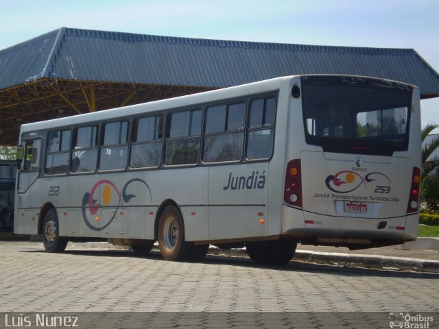 Jundiá Transportadora Turistica 253 na cidade de São Miguel Arcanjo, São Paulo, Brasil, por Luis Nunez. Número da foto: #668800.