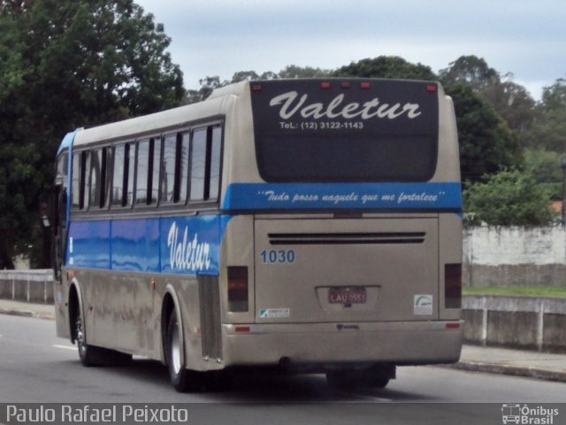 Valetur Transportes Locação e Turismo 1030 na cidade de São José dos Campos, São Paulo, Brasil, por Paulo Rafael Peixoto. Número da foto: #676532.
