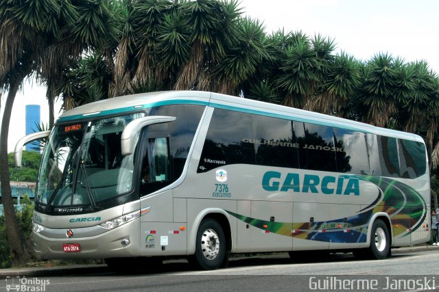 Viação Garcia 7376 na cidade de Curitiba, Paraná, Brasil, por Guilherme Janoski. Número da foto: #684527.