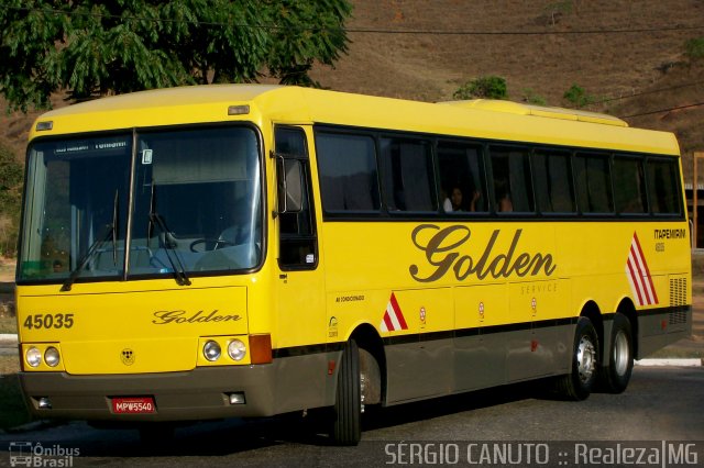 Viação Itapemirim 45035 na cidade de Manhuaçu, Minas Gerais, Brasil, por Sérgio A.  B.  Canuto. Número da foto: #689426.