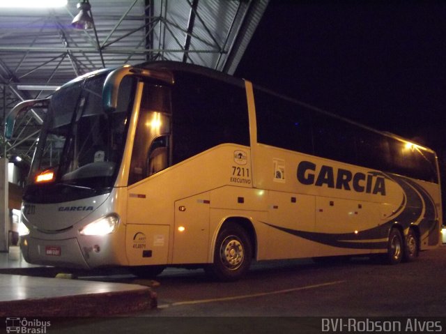 Viação Garcia 7211 na cidade de Paranavaí, Paraná, Brasil, por Robson Alves. ID da foto: 659537.