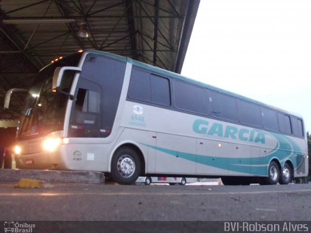 Viação Garcia 6948 na cidade de Paranavaí, Paraná, Brasil, por Robson Alves. ID da foto: 711851.