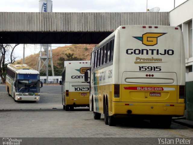 Empresa Gontijo de Transportes 15915 na cidade de Governador Valadares, Minas Gerais, Brasil, por Yslan Peter. Número da foto: #719296.