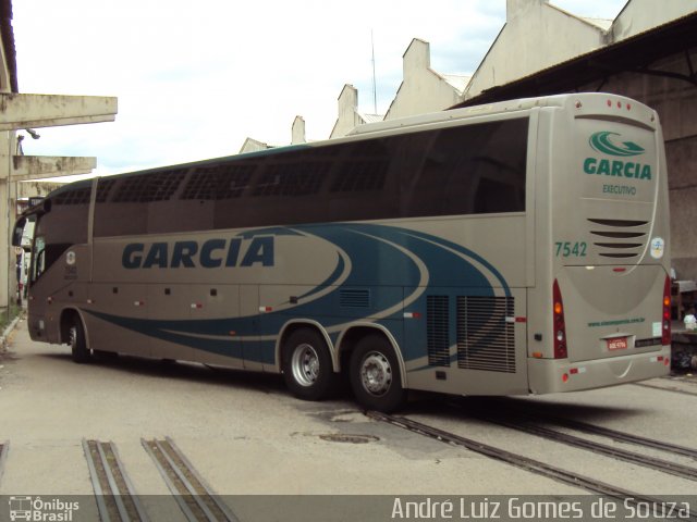 Viação Garcia 7542 na cidade de Rio de Janeiro, Rio de Janeiro, Brasil, por André Luiz Gomes de Souza. Número da foto: #727998.