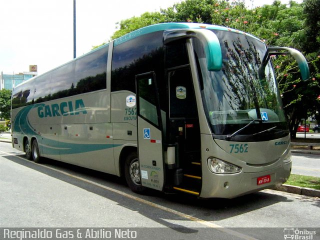 Viação Garcia 7562 na cidade de Curitiba, Paraná, Brasil, por Reginaldo Gas. Número da foto: #728118.