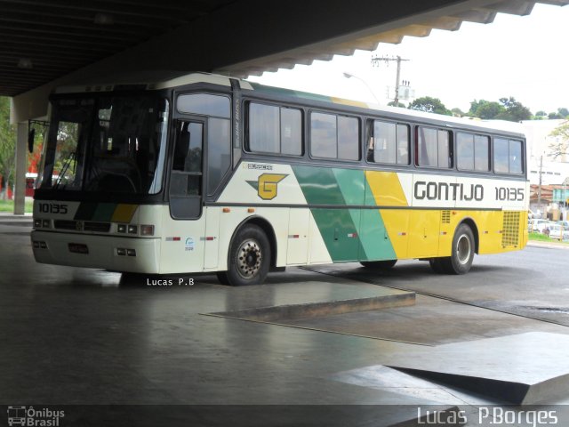 Empresa Gontijo de Transportes 10135 na cidade de Araxá, Minas Gerais, Brasil, por Lucas Borges . Número da foto: #697107.