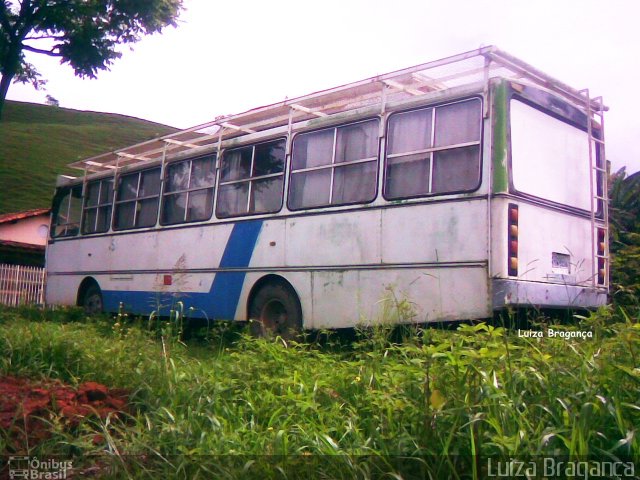 Ônibus Particulares 001 na cidade de João Monlevade, Minas Gerais, Brasil, por Luiza Bragança. Número da foto: #735352.
