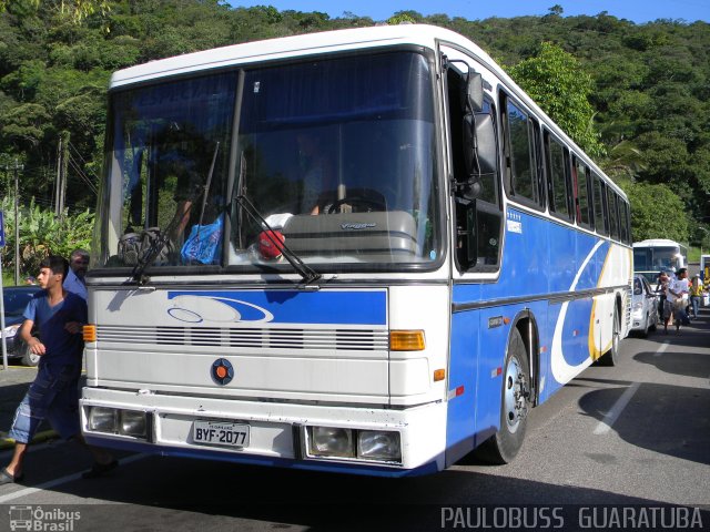 Ônibus Particulares 2077 na cidade de Guaratuba, Paraná, Brasil, por Paulobuss  Guaratuba. ID da foto: 737273.