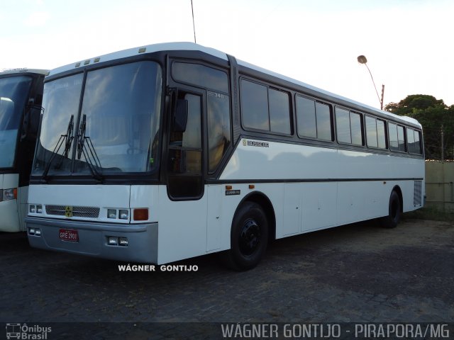 Empresa Gontijo de Transportes 9625 na cidade de Pirapora, Minas Gerais, Brasil, por Wagner Gontijo Várzea da Palma-mg. ID da foto: 741210.