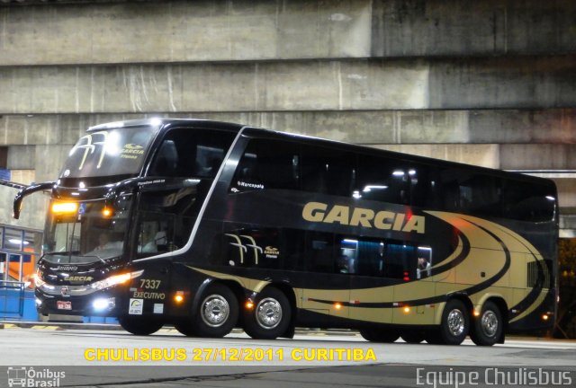 Viação Garcia 7337 na cidade de Curitiba, Paraná, Brasil, por Paulo Roberto Chulis. Número da foto: #744918.