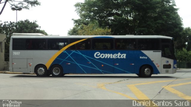 Viação Cometa 7607 na cidade de São Paulo, São Paulo, Brasil, por Daniel Santos Sardi. Número da foto: #749078.