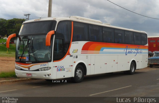 Viação Vale do Tietê 786 na cidade de Araxá, Minas Gerais, Brasil, por Lucas Borges . Número da foto: #698843.