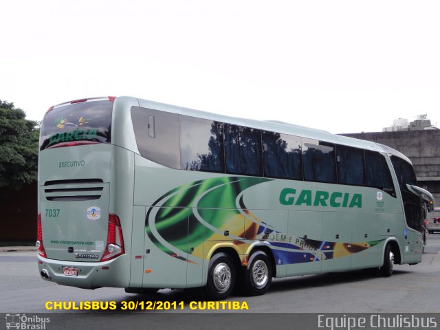 Viação Garcia 7037 na cidade de Curitiba, Paraná, Brasil, por Paulo Roberto Chulis. Número da foto: #753519.