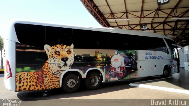 Viação Nova Integração 4706 na cidade de Londrina, Paraná, Brasil, por David Arthur. Número da foto: #753995.