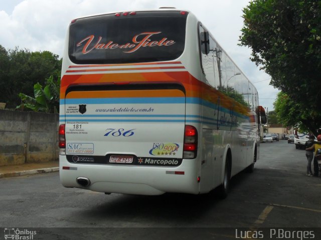 Viação Vale do Tietê 786 na cidade de Araxá, Minas Gerais, Brasil, por Lucas Borges . Número da foto: #701031.