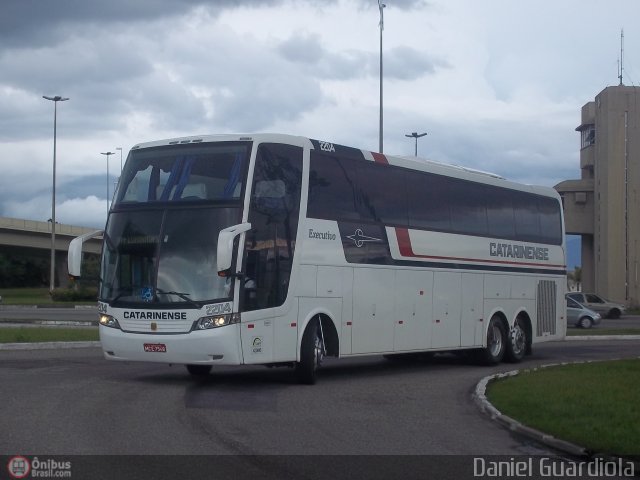 Auto Viação Catarinense 2204 na cidade de Florianópolis, Santa Catarina, Brasil, por Daniel Guardiola. ID da foto: 321172.