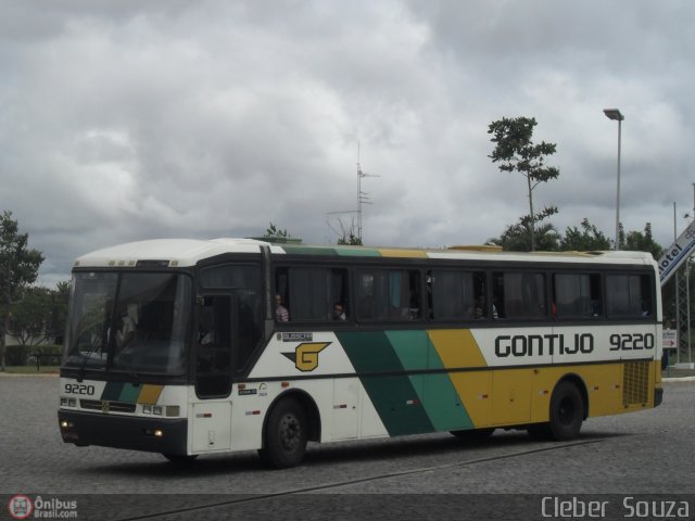 Empresa Gontijo de Transportes 9220 na cidade de Vitória da Conquista, Bahia, Brasil, por Cleber Bus. ID da foto: 325023.