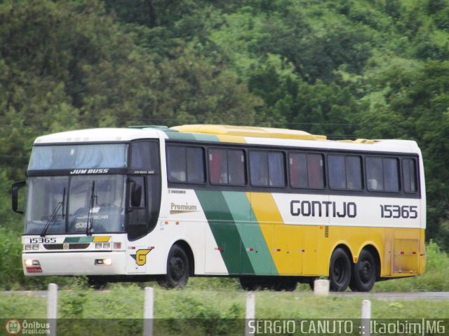 Empresa Gontijo de Transportes 15365 na cidade de Itaobim, Minas Gerais, Brasil, por Sérgio Augusto Braga Canuto. ID da foto: 307514.