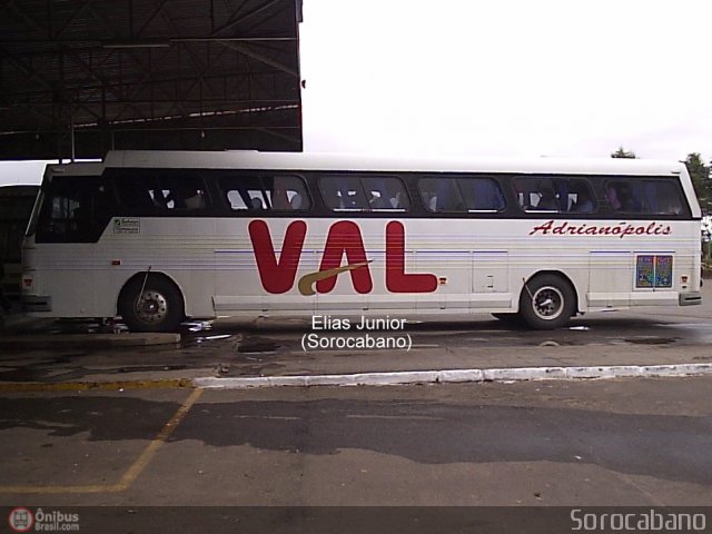 Viação Adrianópolis 67 na cidade de Itapetininga, São Paulo, Brasil, por Elias  Junior. Número da foto: #342494.