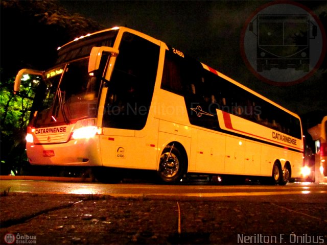 Auto Viação Catarinense 2460 na cidade de São Paulo, São Paulo, Brasil, por Nerilton F.  ônibus. Número da foto: #337444.