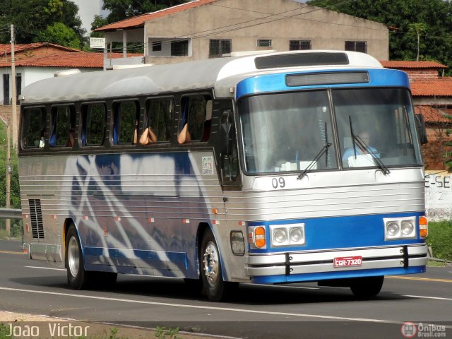 Ônibus Particulares 09 na cidade de Teresina, Piauí, Brasil, por João Victor. Número da foto: #375421.