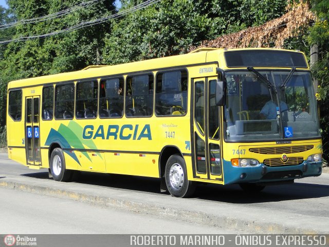 Viação Garcia 7447 na cidade de Duque de Caxias, Rio de Janeiro, Brasil, por Roberto Marinho - Ônibus Expresso. Número da foto: #381946.