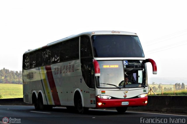 Autobuses Cruceña 2012 na cidade de Palmital, São Paulo, Brasil, por Francisco Ivano. Número da foto: #386248.