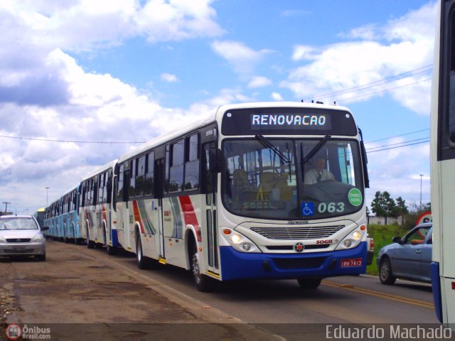 SOGIL - Sociedade de Ônibus Gigante Ltda. 063 na cidade de Gravataí, Rio Grande do Sul, Brasil, por Eduardo Machado. Número da foto: #394180.