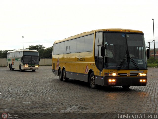Viação Itapemirim 44017 na cidade de Caruaru, Pernambuco, Brasil, por Gustavo Alfredo. Número da foto: #372941.