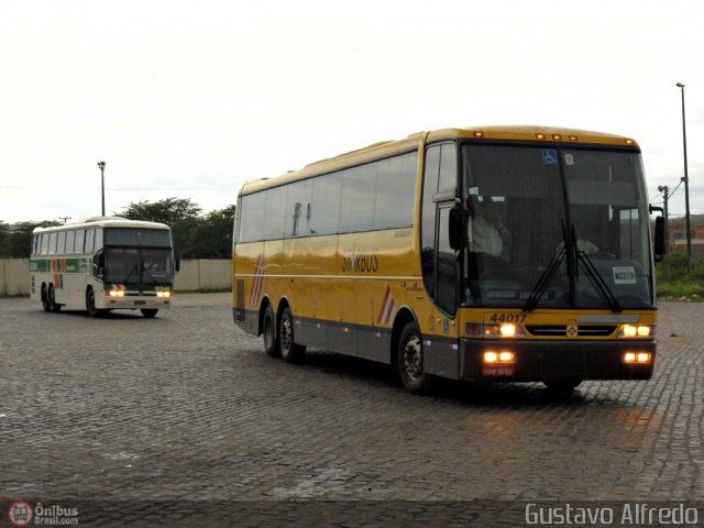 Viação Itapemirim 44017 na cidade de Caruaru, Pernambuco, Brasil, por Gustavo Alfredo. ID da foto: 372941.