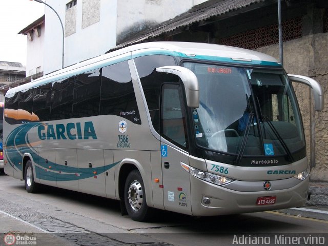 Viação Garcia 7586 na cidade de Rio de Janeiro, Rio de Janeiro, Brasil, por Adriano Minervino. Número da foto: #412785.