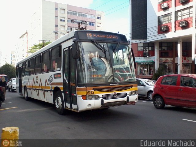 Companhia Carris Porto-Alegrense 0563 na cidade de Porto Alegre, Rio Grande do Sul, Brasil, por Eduardo Machado. Número da foto: #420098.