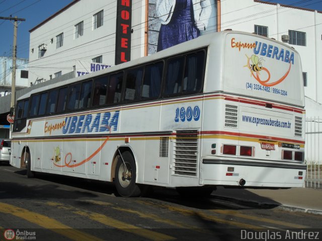 Expresso Uberaba 1600 na cidade de Trindade, Goiás, Brasil, por Douglas Andrez. Número da foto: #419850.