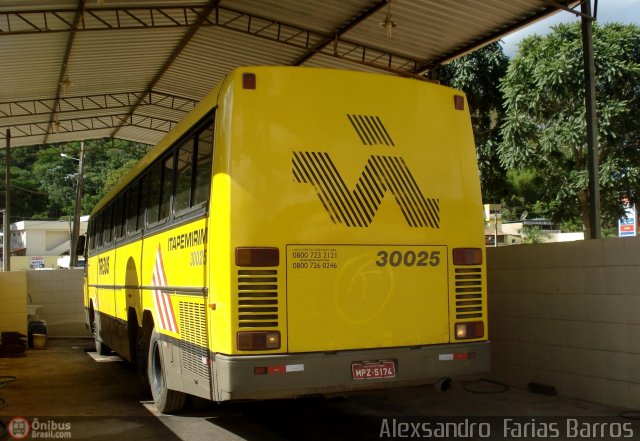 Viação Itapemirim 30025 na cidade de Manhuaçu, Minas Gerais, Brasil, por Alexsandro  Farias Barros. Número da foto: #403998.